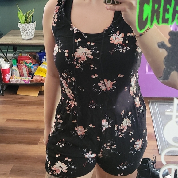 Rompers - Picture 4 of 4